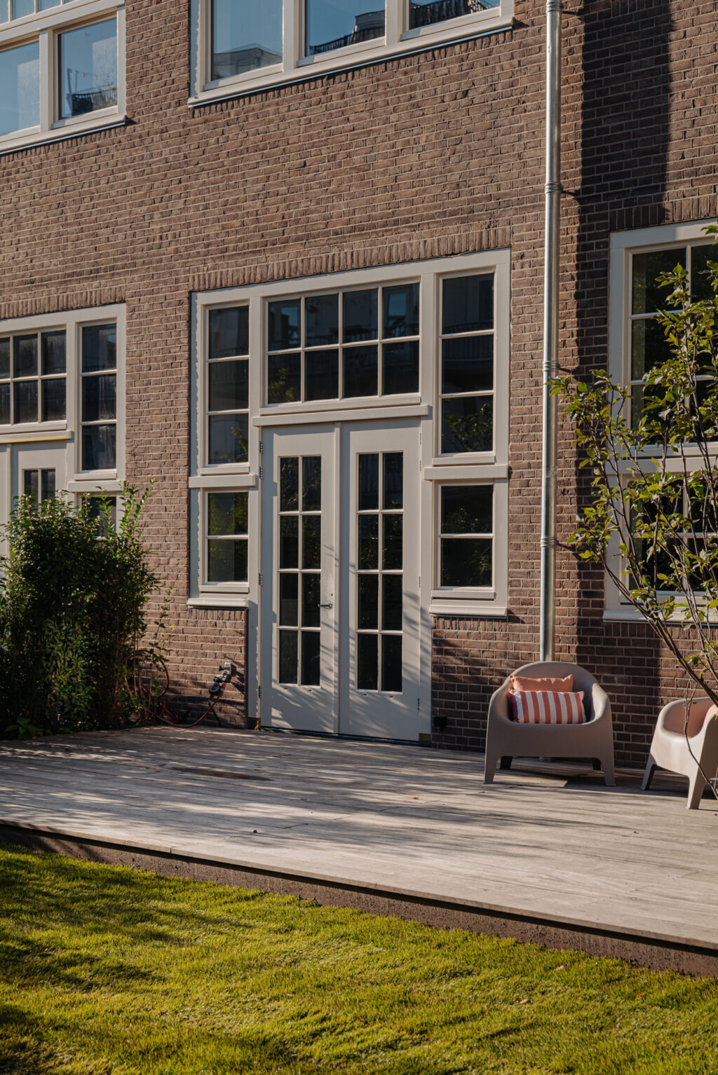 Kozijnen van Kuiters, kozijnen van hout, houten kozijnen, houten deuren, houten ramen, deur van hout, duurzame kozijnen, isolatie kozijnen, Accoya kozijnen, kozijn van Accoya, Accoya bekleding, luiken, shutters, buiten luik,