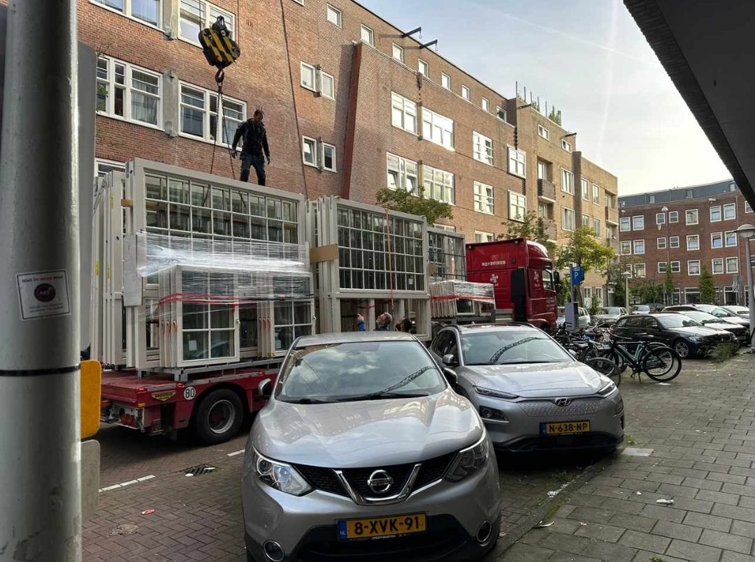 Kozijnen van Kuiters, kozijnen van hout, houten kozijnen, houten deuren, houten ramen, deur van hout, duurzame kozijnen, isolatie kozijnen, Accoya kozijnen, kozijn van Accoya, Accoya bekleding, luiken, shutters, buiten luik,